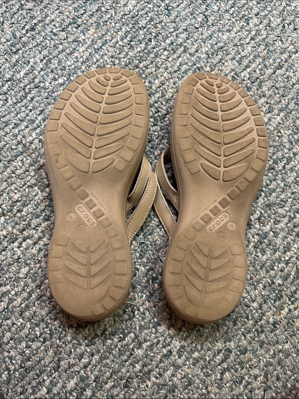 Crocs Beige Dual Comfort Thong Sandals Flip Flops - Picture 3 of 4